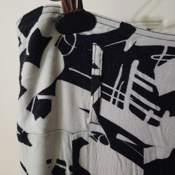 Vintage Flowy Black & White Print Skirt - Picture 5 of 7